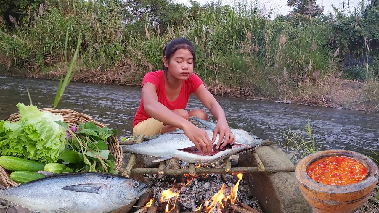 Big sea fish salad roasted for dinner - Solo cooking in forest