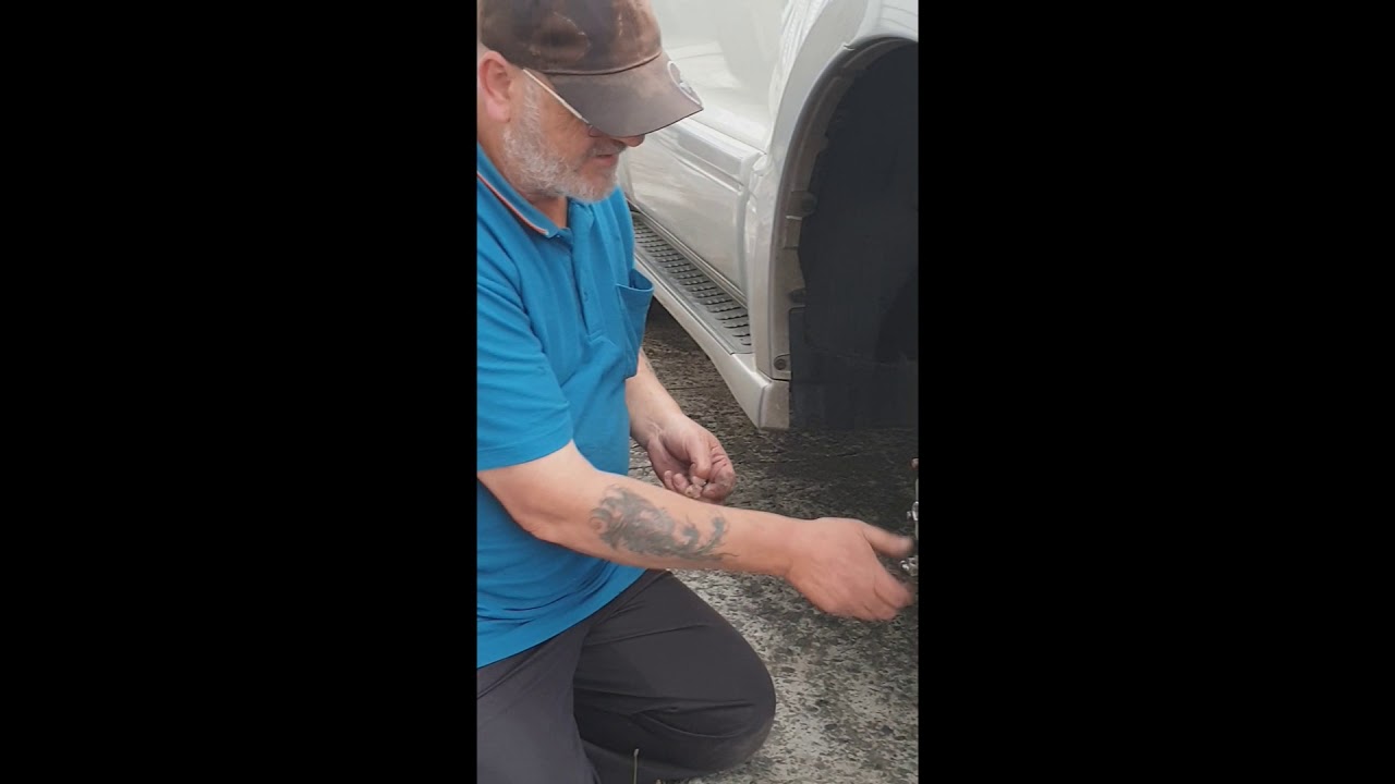 2003 Mitsubishi Pajero How to remove & replace front wheel bearings