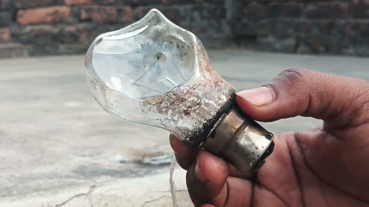 बल्ब को काले रंग से पेंट करके उसे गैस टॉर्च से जलाया| तब देखिए क्या हुआ?
