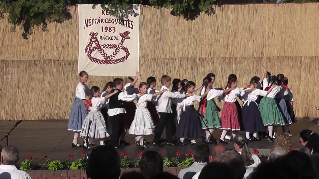 Kisbokréta néptáncegyüttes - A pozsonyi sétatéren