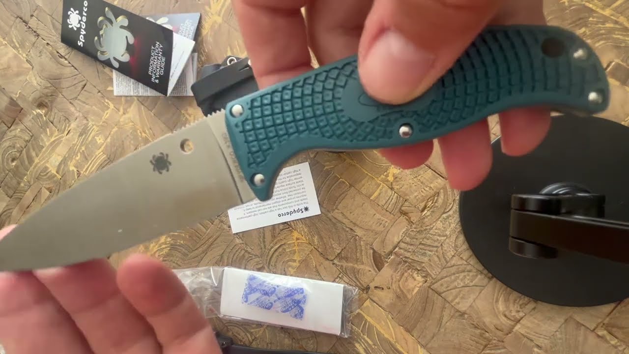Enuff 2 by spyderco. The beauty and the ... clip!
