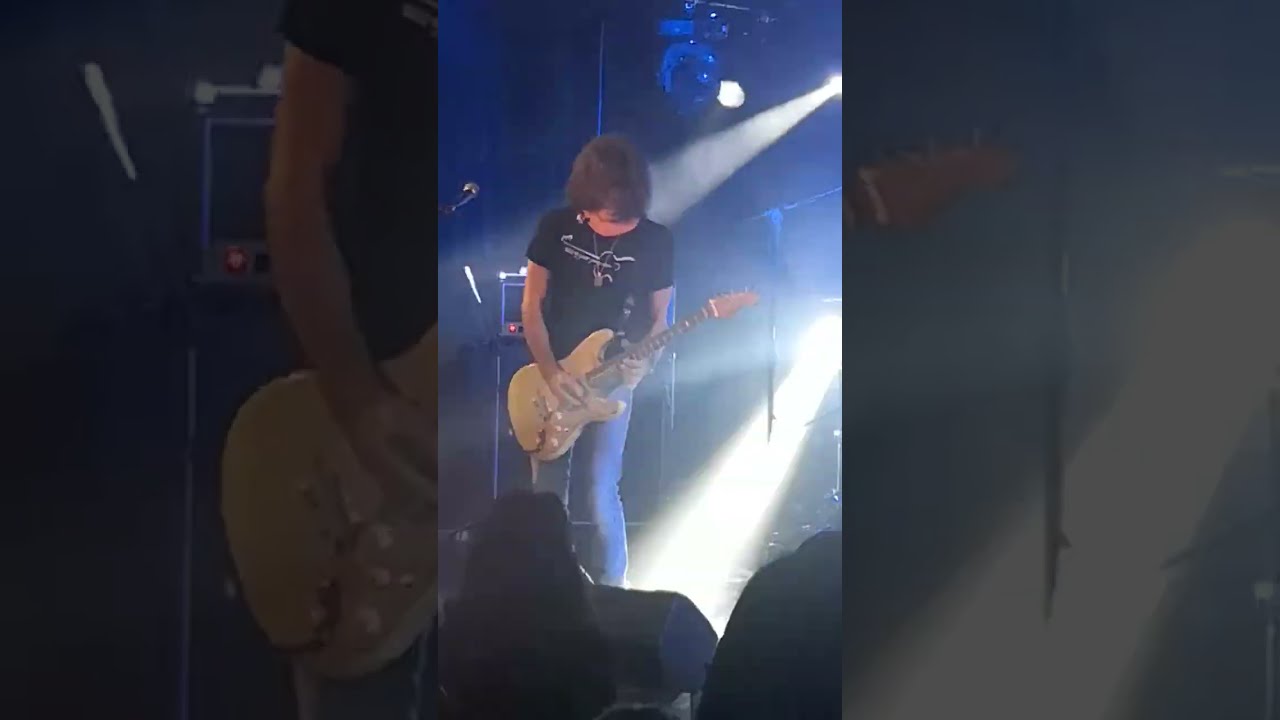Stef Burns suona l'assolo di 