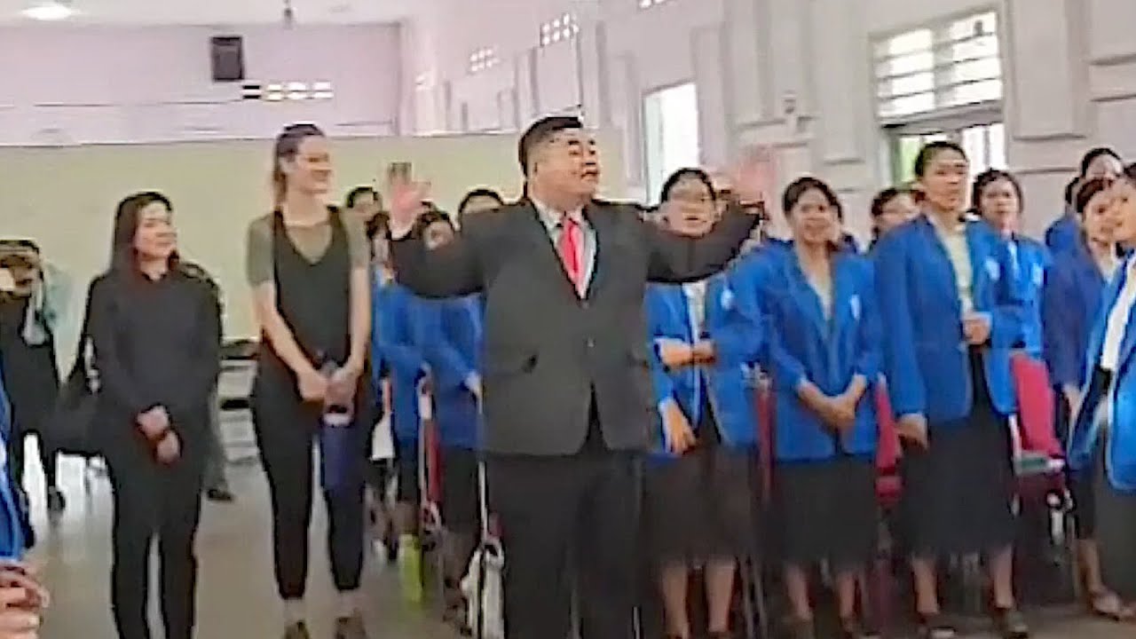 spontan! Pdt Eldarton Simbolon jadi dirigent di STB #hkbp dan kunjungan ke Sekolah Diakones Balige