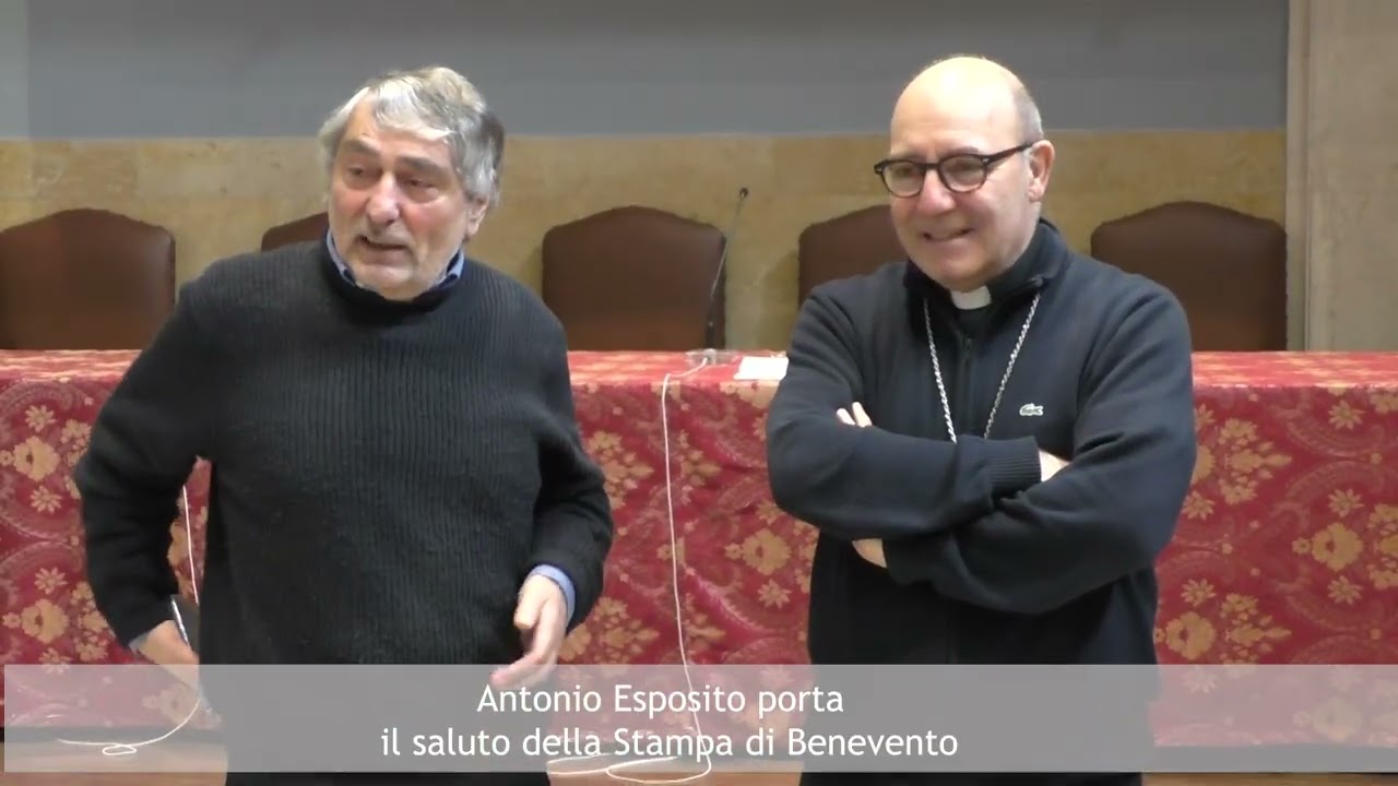 Mons  Felice Accrocca saluta i giornalisti di Benevento