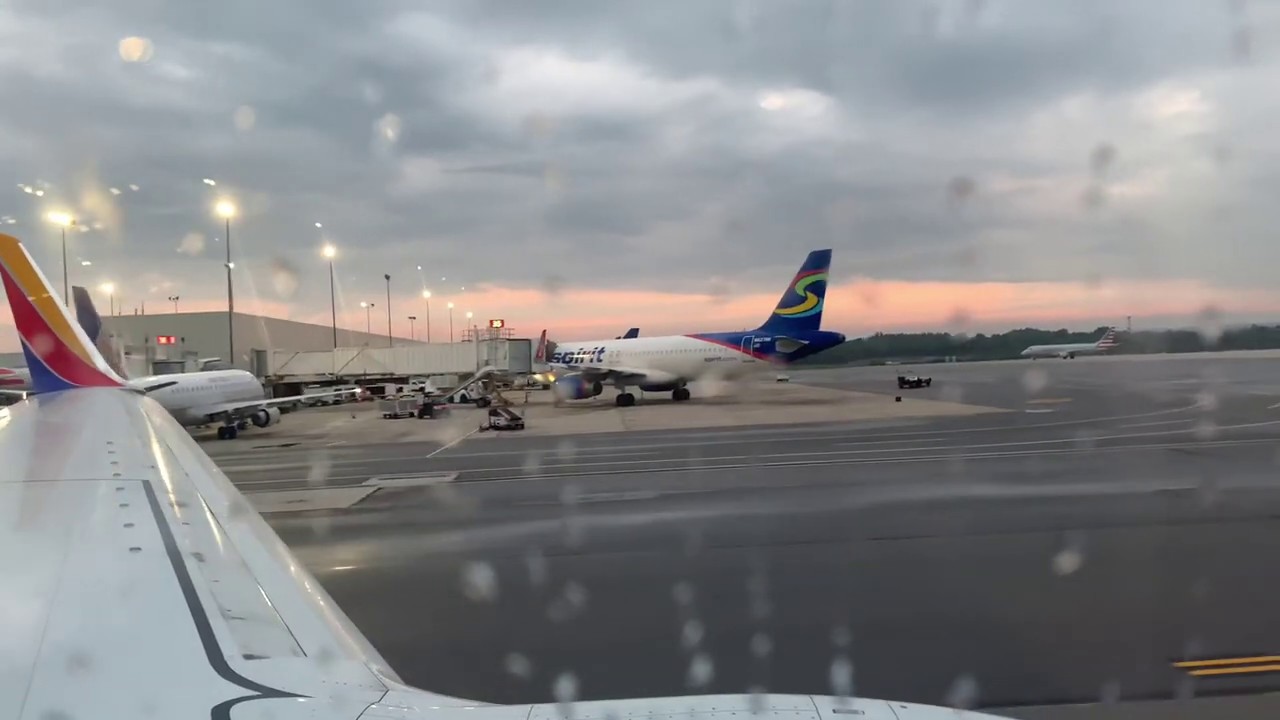 Taxi & Takeoff John Glenn International Airport KCMH Southwest Airlines Boeing 737-700