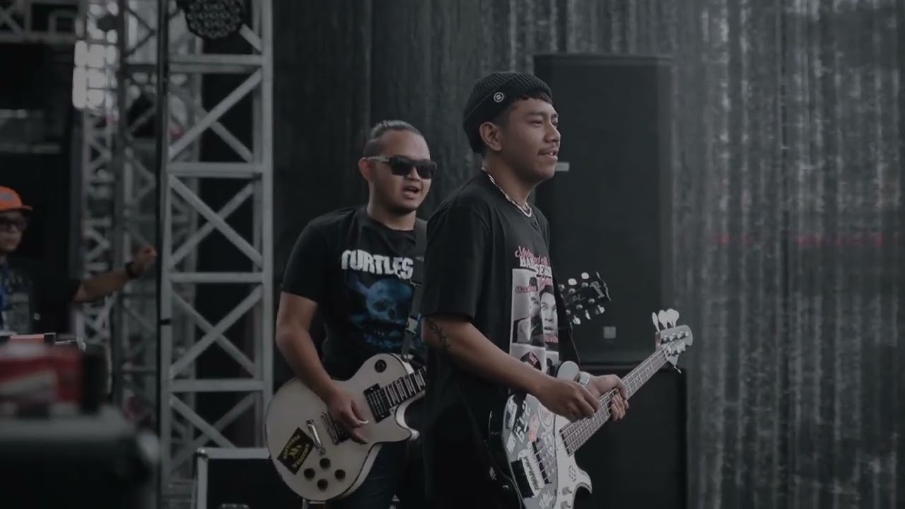 Standing Terrace - Live at Flowers City Fest 2023