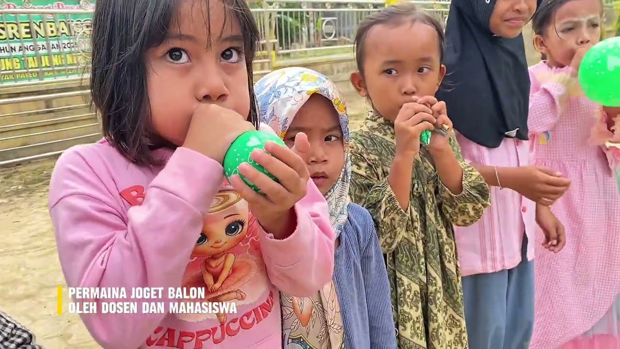 PKM berdampak Unsam keceriaan anak korban banjir melalui permainan aktivitas fisik ringan.