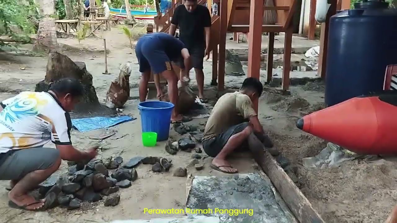 Perawatan Rumah Panggung di Pantai Kaleheng