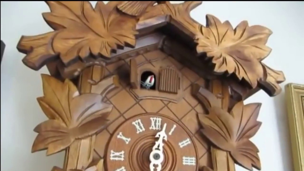 23 cuckoo bird calls in 50 seconds - Cuckoo Clock 'Coo Coo