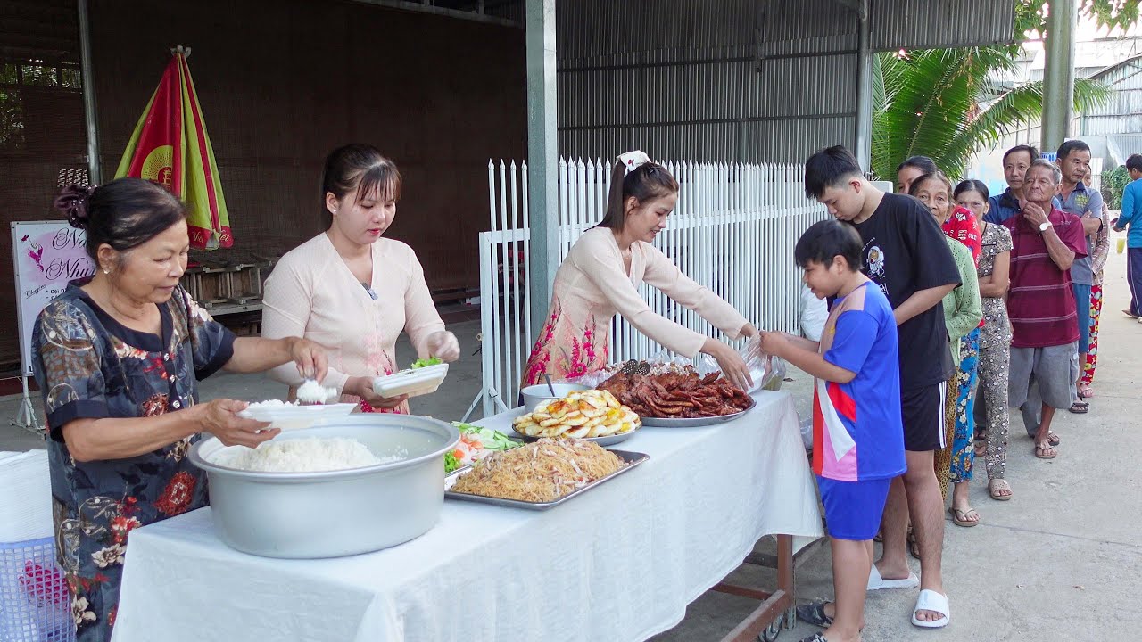 Chú Steve Tặng 100 Phần Cơm Sườn Nướng Nước Mía cho Bà Con Ăn Lễ Giáng Sinh Thanks Uncle Steve #1773