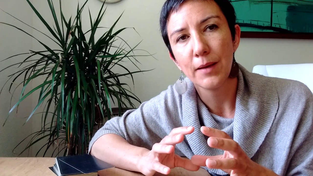 ¿Cómo hacer una lectura de Tarot para mí misma con objetividad?
