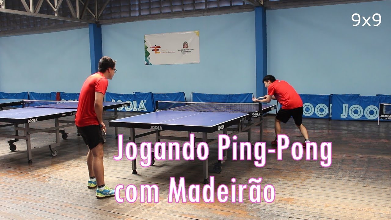 MESATENISTAS PROFISSIONAIS JOGANDO PING PONG
