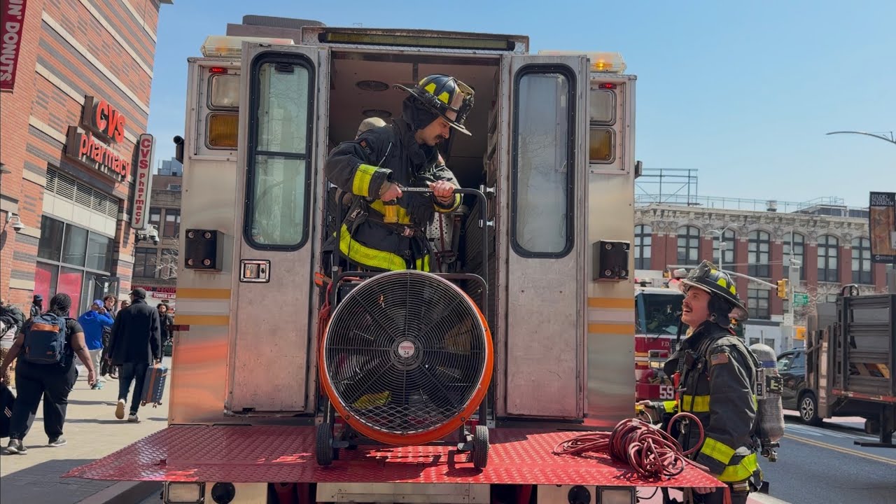 Пожарная служба Нью-Йорка (FDNY) Манхэттена, 10-75, ящик 1487. Пожар в стенах ресторана Red Rooster.