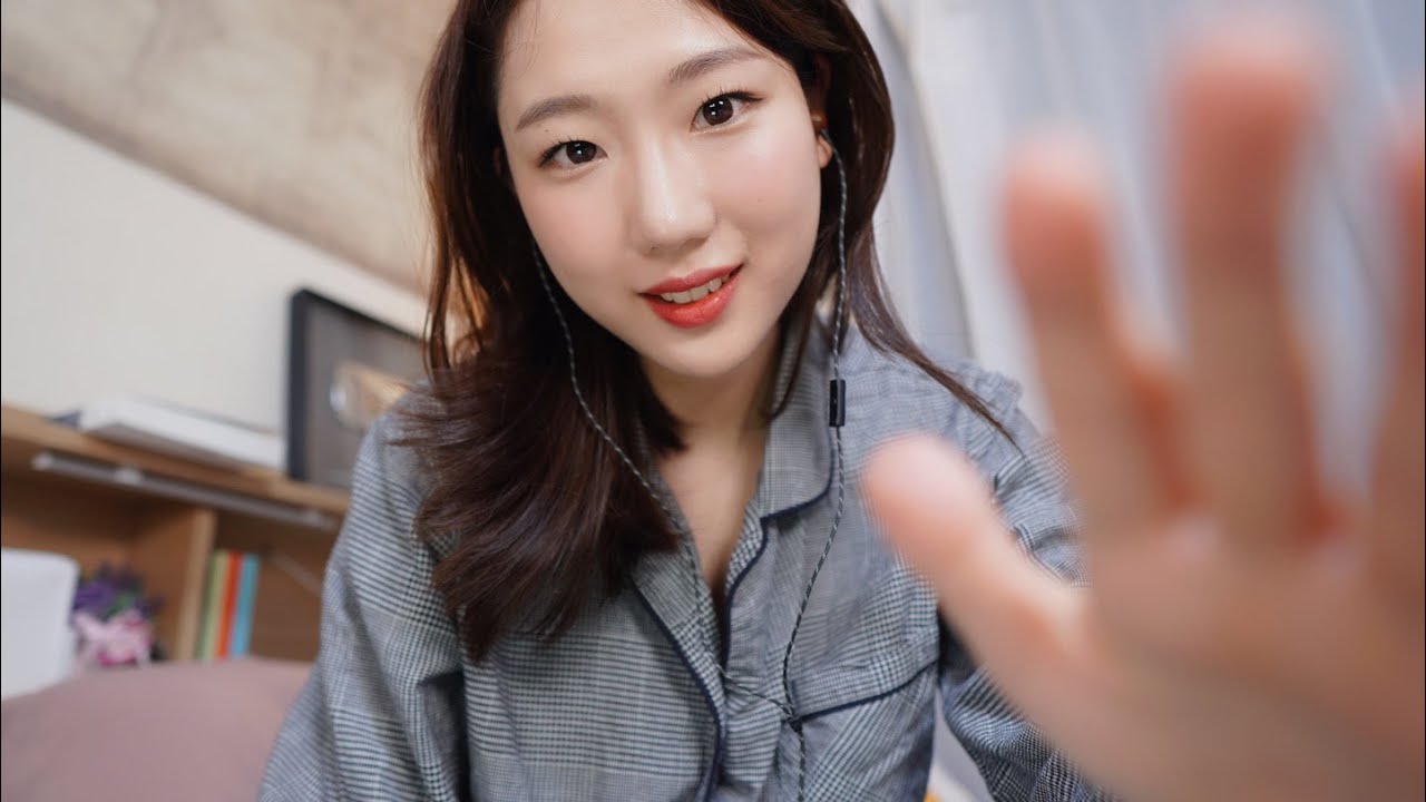 [English ASMR] Having trouble sleeping? Let me sing you lullabies🎶 Roleplay ASMR