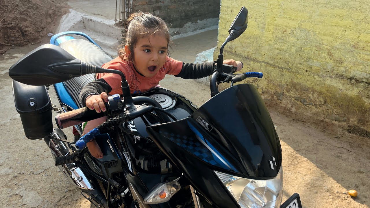 Pallavi Ne Sach Mein Bike Chala Di? 😱