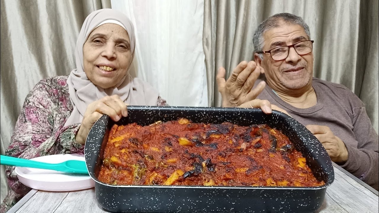 تحدي اكل مسقعه باللحمه المفرومه