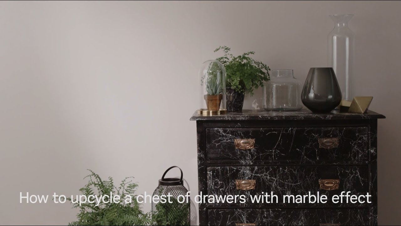 How to upcycle a chest of drawers with a marble effect