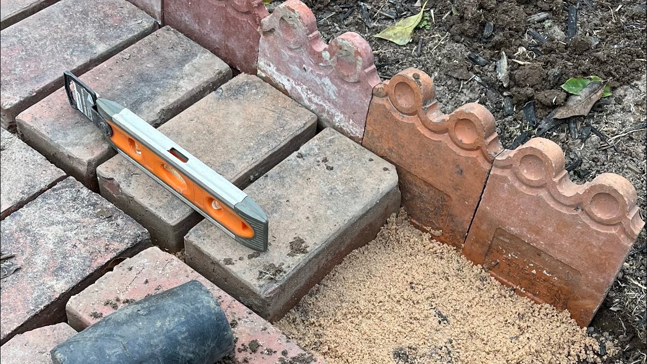 Installing Antique Terracotta Edging, Harvesting Lemons & Cleaning Up Water Fountain / et de garden