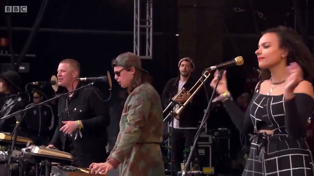 Jungle performs 'Drops' & 'Busy Earnin' | Glastonbury 2015