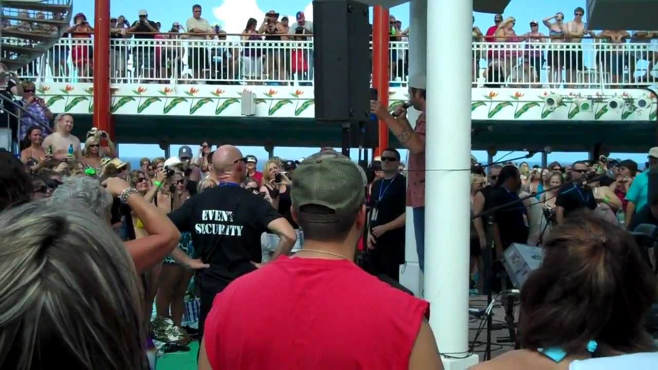 Blake Shelton introducing RaeLynn on the Blake Shelton Cruise