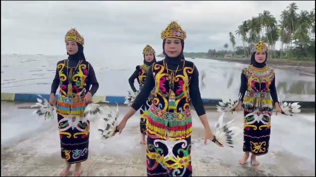 Ujian praktek SBK  Kelas XII IPS 1.Tari dayak