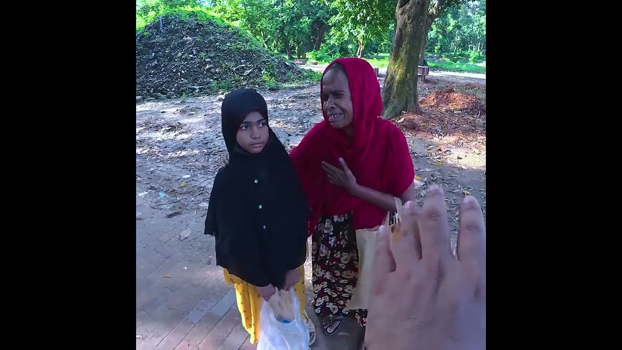 একটি ছাতা, একটি পরিবার, বদলে দিল সব | Humanity Video”