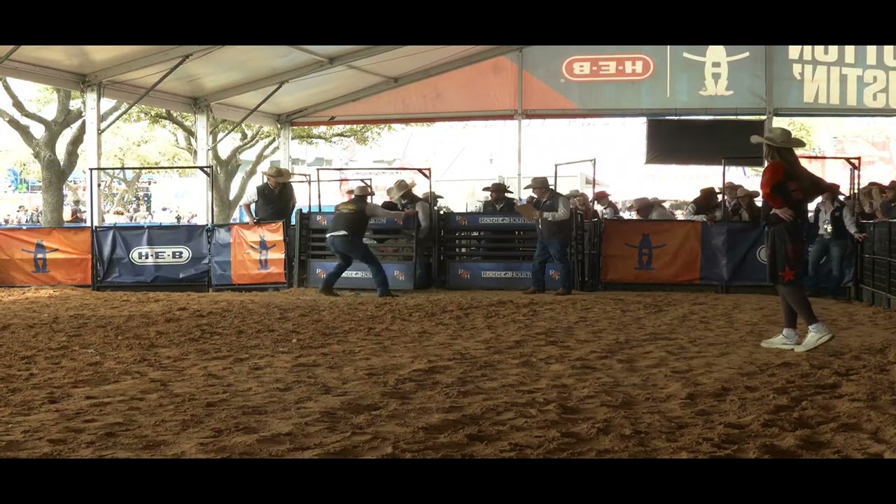 Elias 1st time doing mutton busting 🐑