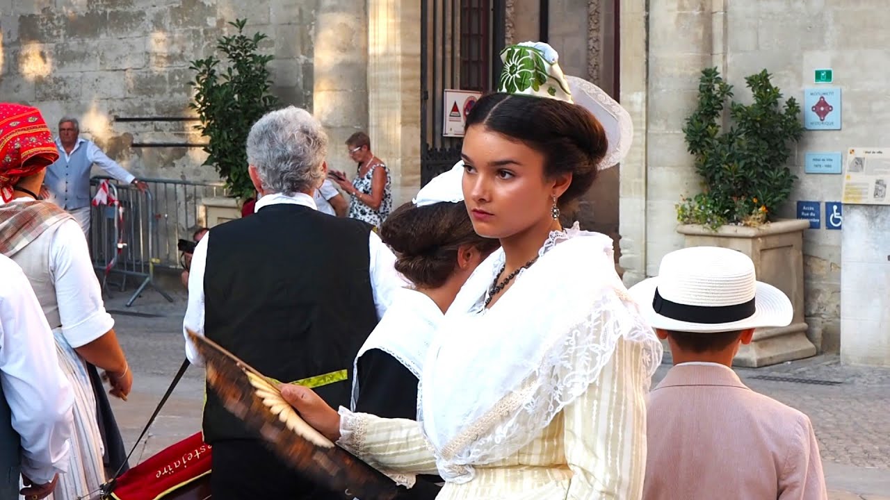 Tradiciones y folclore en el inicio de las fiestas de Beaucaire (Sur de Francia)
