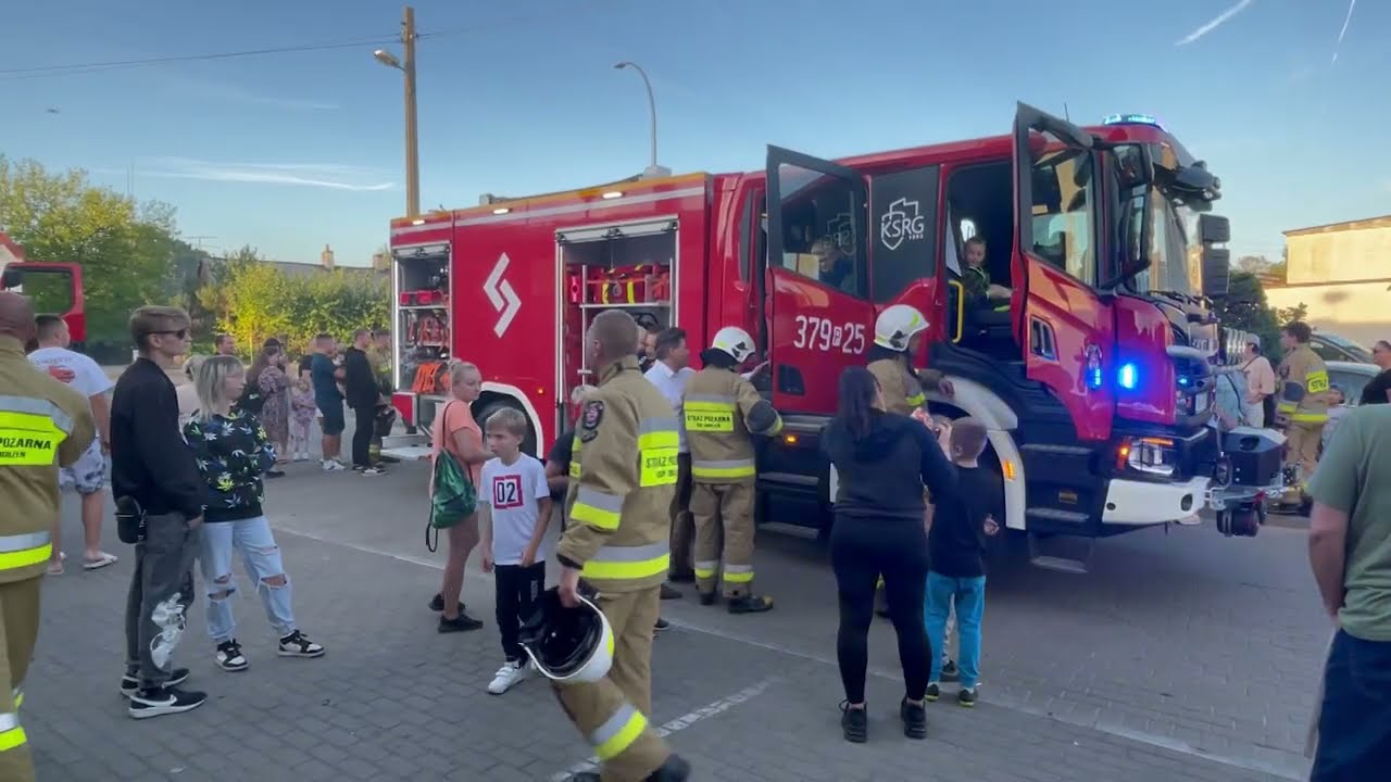 Mieszkańcy i strażacy hucznie powitali nowy wóz w OSP Konin-Chorzeń