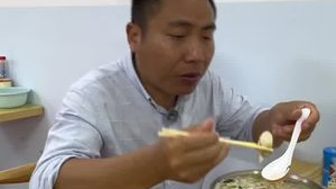 开面包车浪迹天涯，今天带大家逛逛北海老街，品尝广西海鲜猪脚粉 #自驾游 #旅行 #户外美食 #北海 #北海旅游攻略