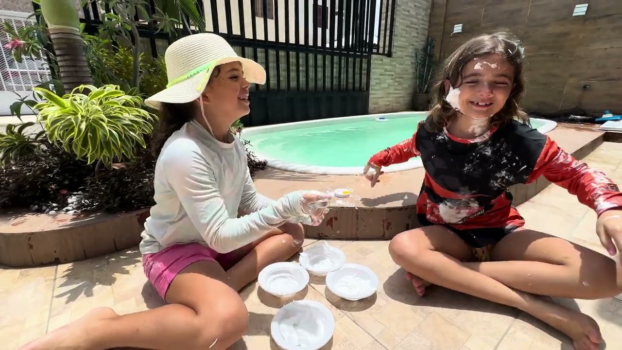 Torta na cara com Anna Bela e Ana Júlia