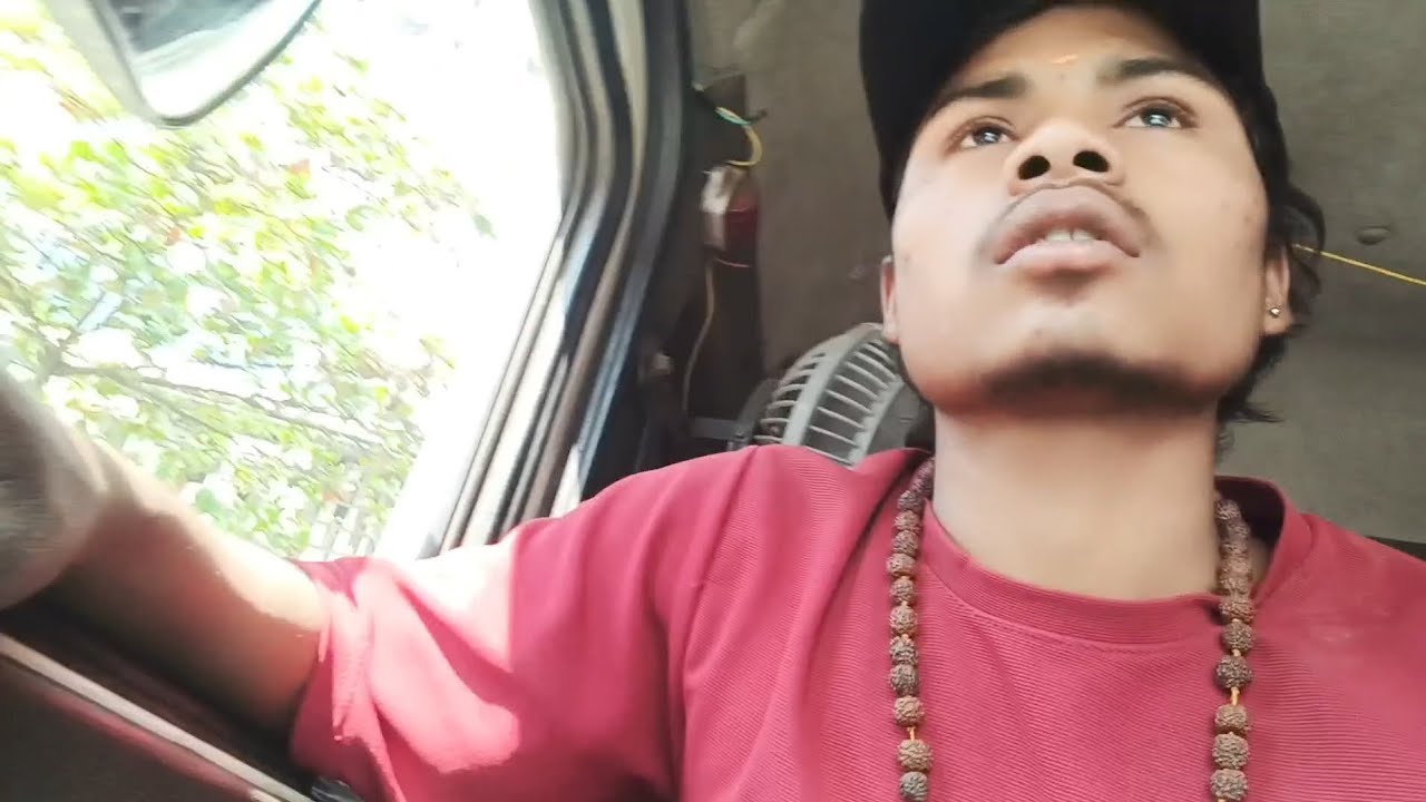 ଗାଡ଼ି ନେବା ରାସ୍ତାରେ। 