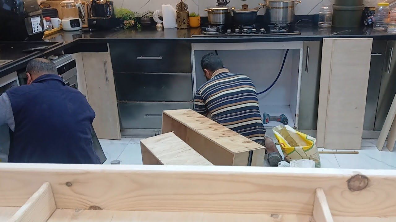 اخيرا اليوم المنتظر المهندس وصل للمطبخ بعد الصبر جبر حسبتها صح والنتيجه بفضل الله مبهره