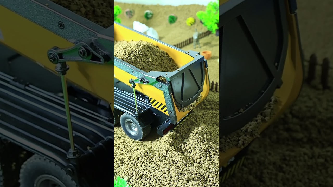 RC Huina Tipper Truck unloading sand smoothly! 🏗️🌾