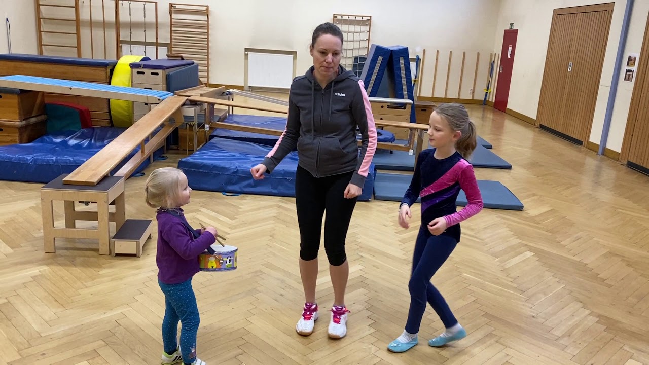 Kinderturnen mit Isabel II