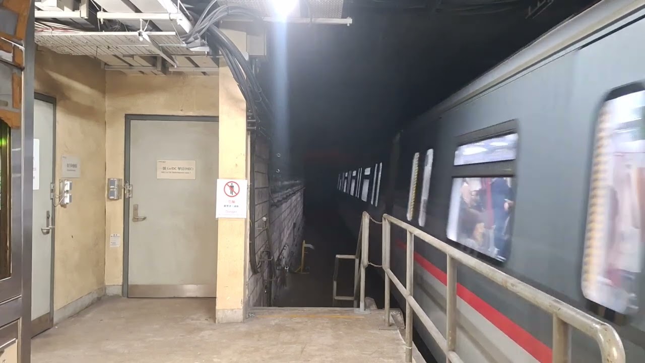 MTR Tung Chung Line K-Train V614/V814 Arrive Hong Kong Station Platform 4