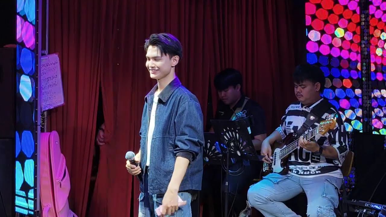 น้องอ้น ซัมซัม นักเรียนโรงเรียนเทศบาล ๖ เทศบาลนครอุดรธานี ที่ร้านตำแซ่บอุดรธานี