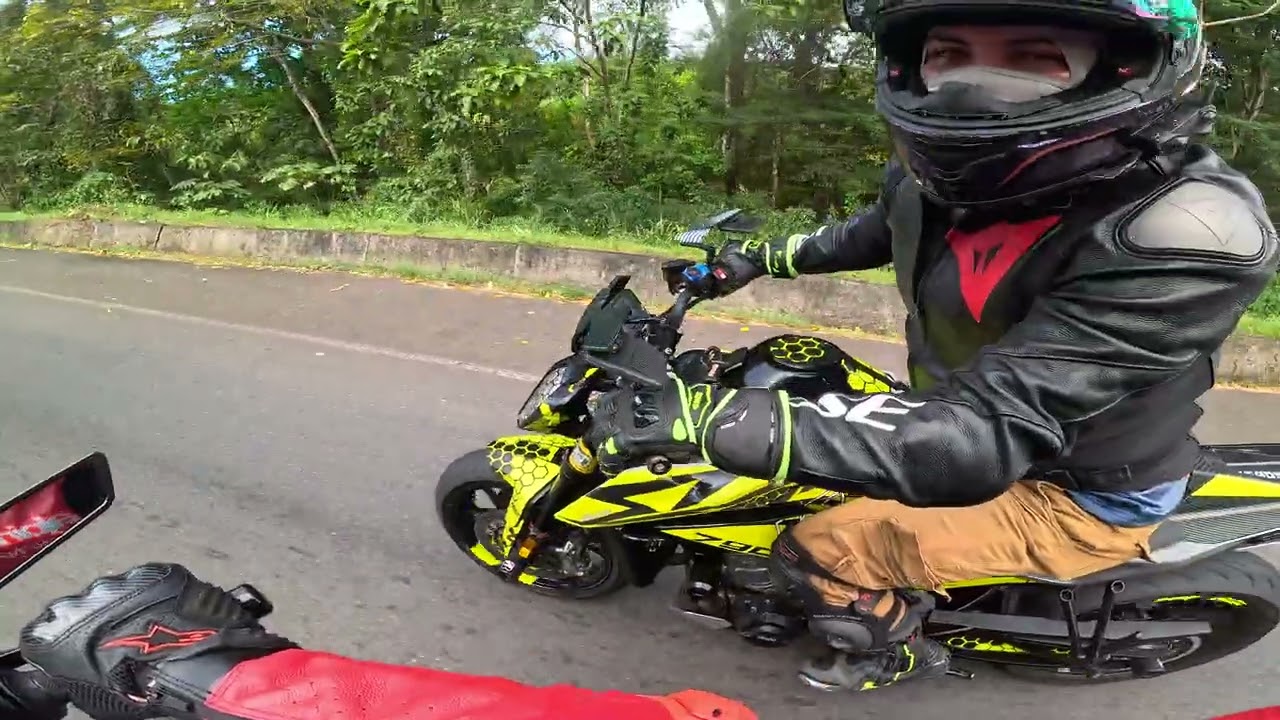GSXS1000 on road de Esparza a Orotina 