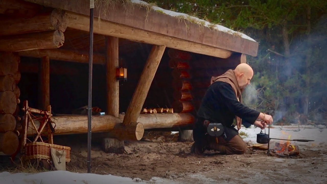 Winter hike to the Viking Shelter