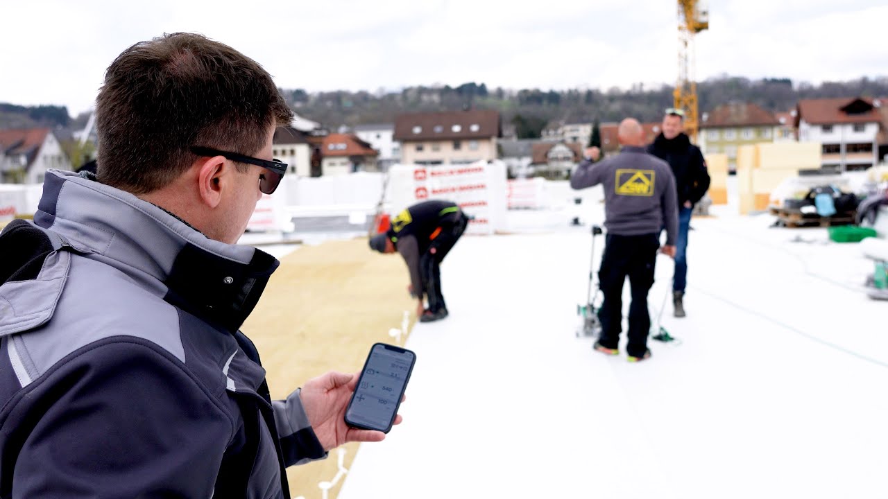 Leister LQS Roofing in use at EDEKA in Germany