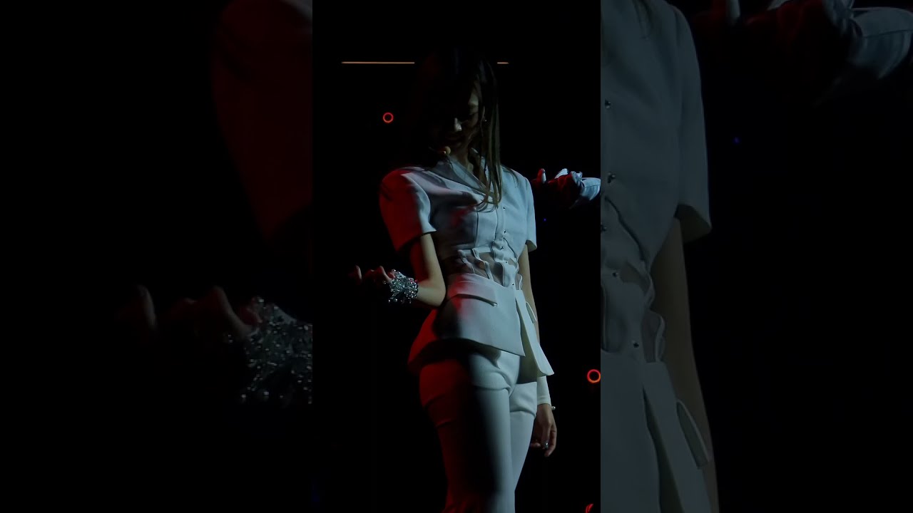 트와이스 (TWICE) 쯔위(Tzuyu) 'Done for me (SOLO STAGE)' | 'Ready To Be' Tour in Melbourne Day 1