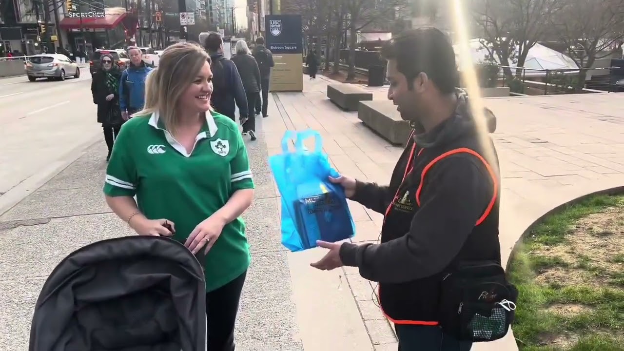 Ramadan gifts to strangers | Canada | Pakistani Vlogger | 