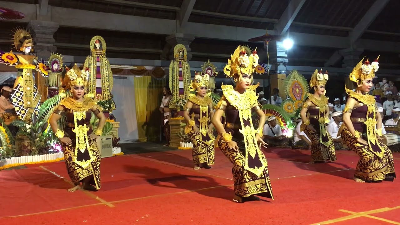 Ngayah Tari Legong Mahawidya ( wantilan Pura Khayangan Jagat Batubolong )