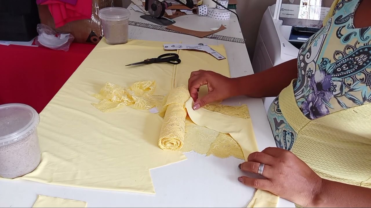 uma modelagem básica várias calcinhas diferentes