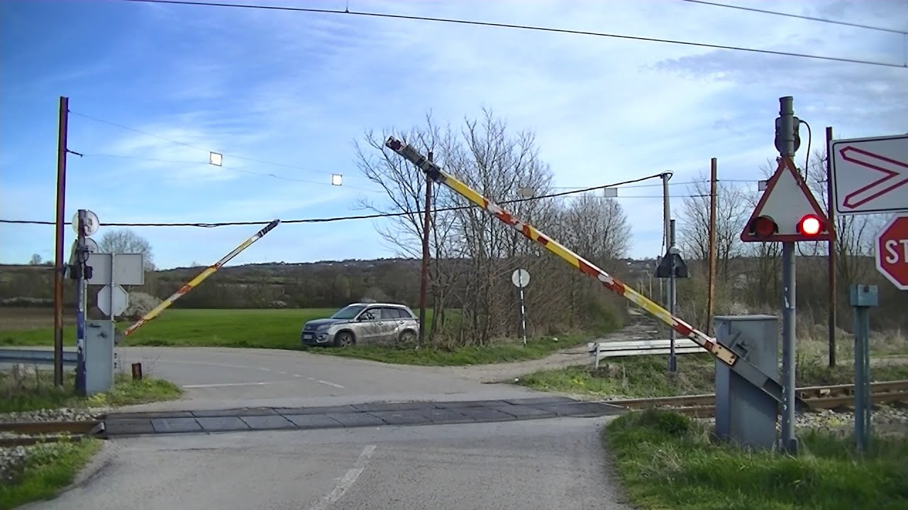 Spoorwegovergang Veliki Borak (Велики Борак) (SRB) // Railroad crossing // Железнички прелаз