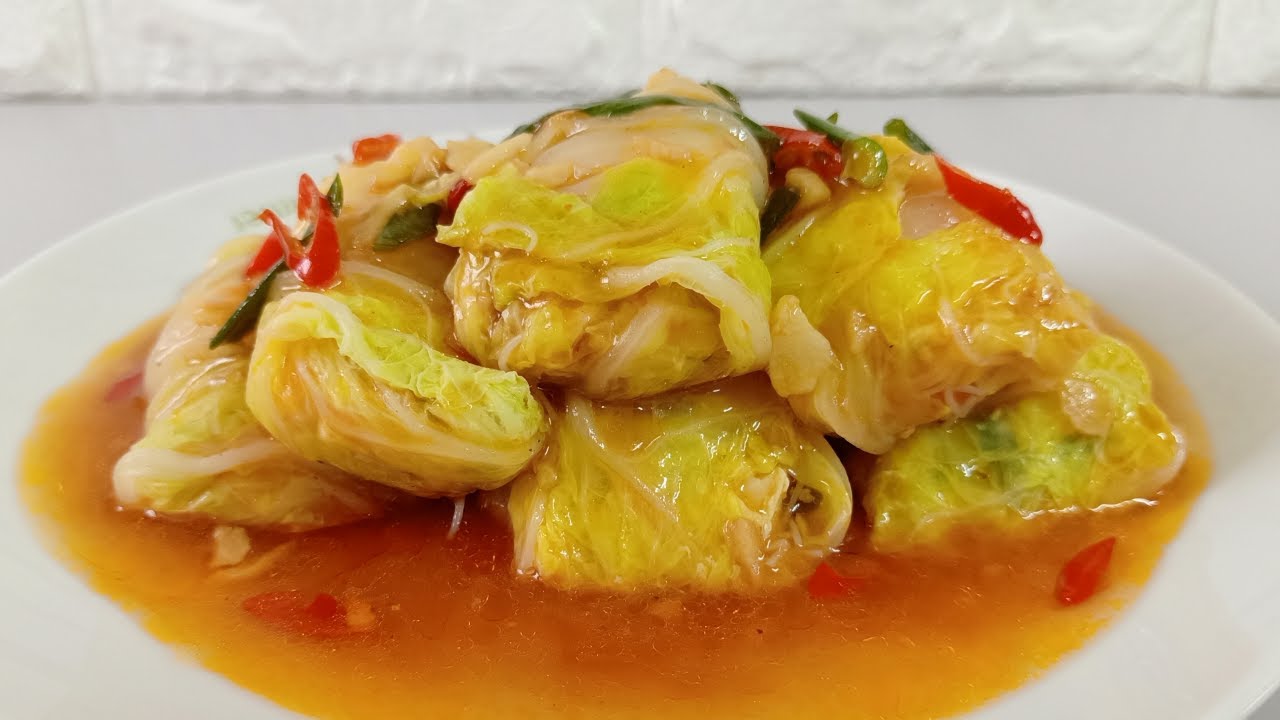 Tahu Dan Bihun Dibungkus Sawi Putih Tampilanya Menarik Dan Rasanya Enak Banget