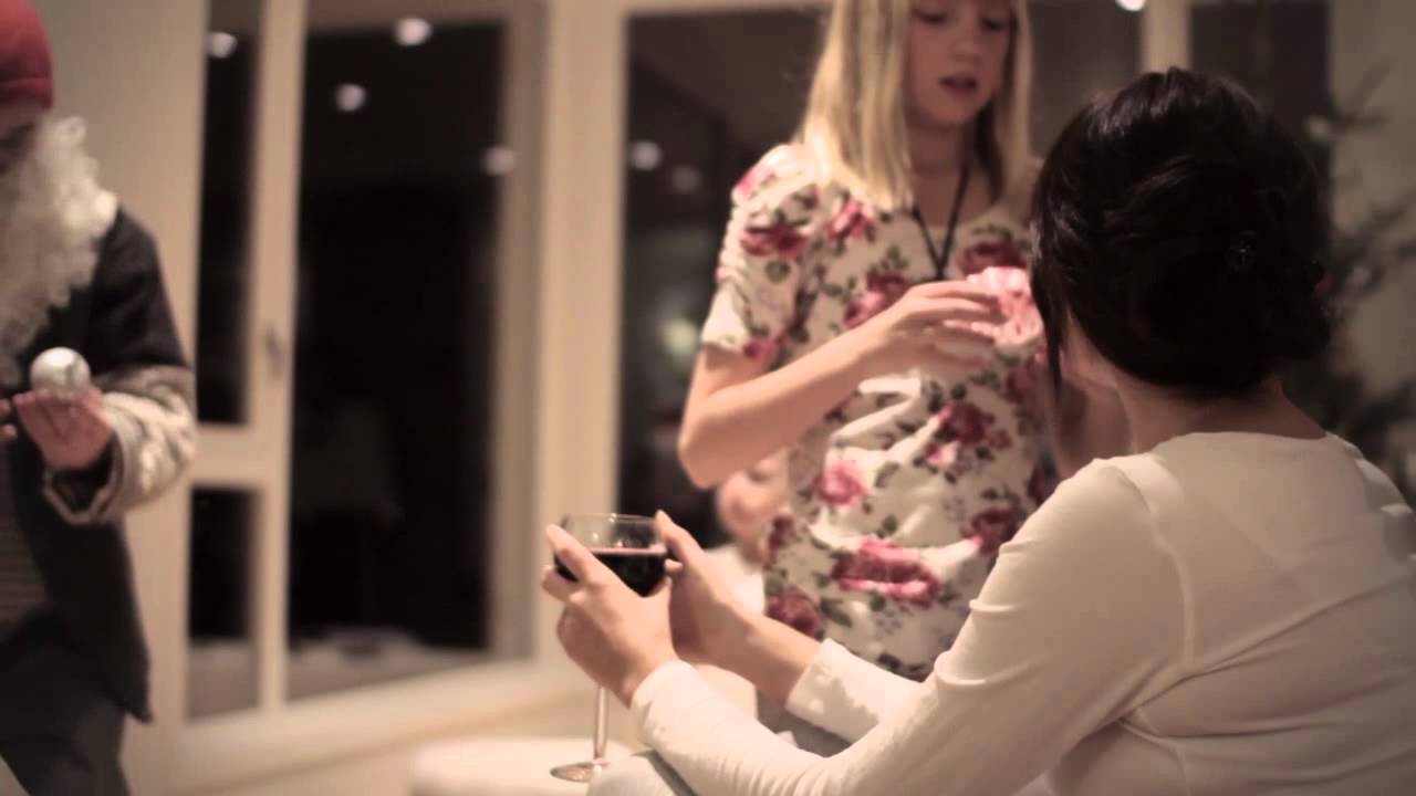 Marte Hallem - En gammel raubrun boks med kakemenner