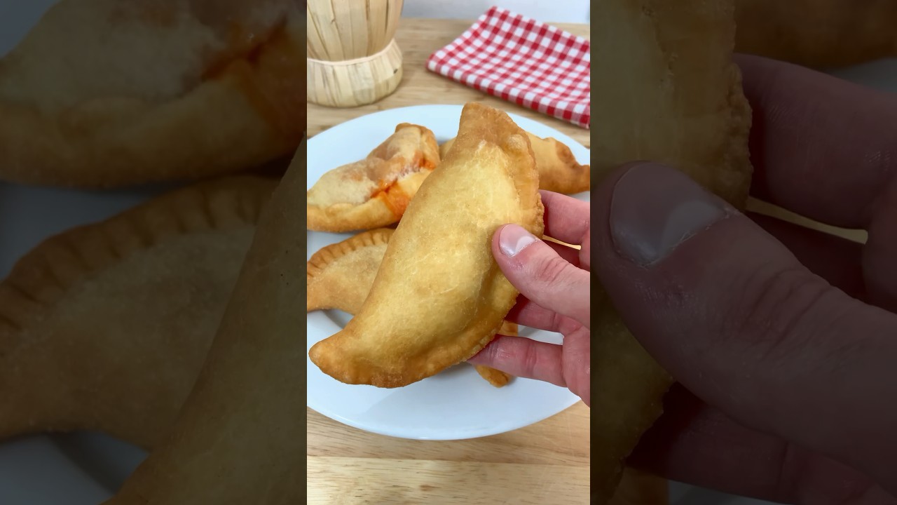 Easy PANZEROTTI 😍🇮🇹 #food #foodie #recipe #easyrecipe #italy #shorts #italianfood #pizza