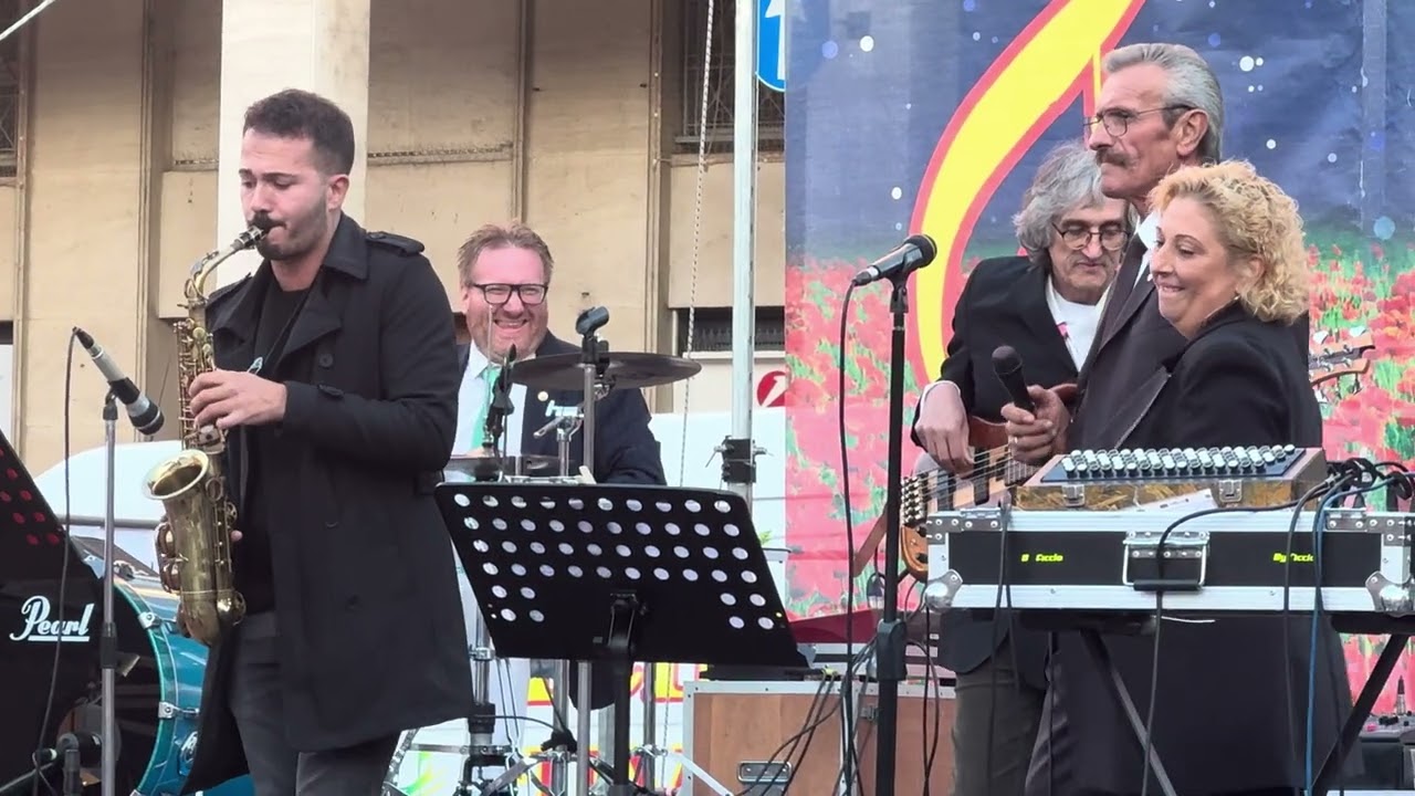 Orchestra SILVAGNI - CANTANDO COL SAX valzer per sax contralto. Musica di T. Marani e S. Silvagni.