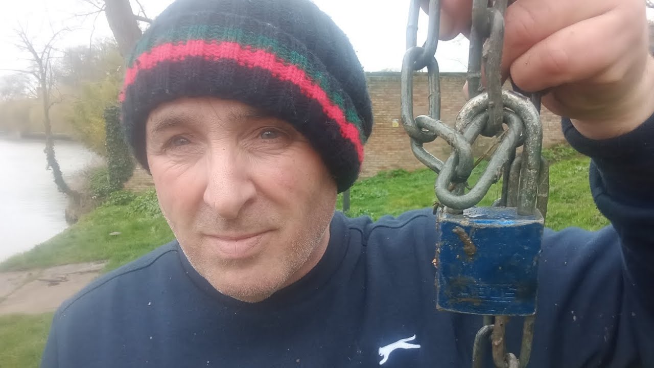 Magnet Fishing and I find a Lock at the Lock 🔒
